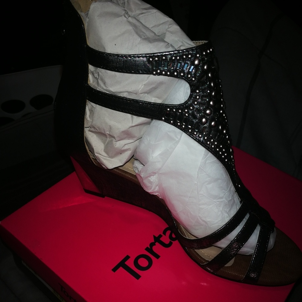 Shoes - Picture 7 of 7